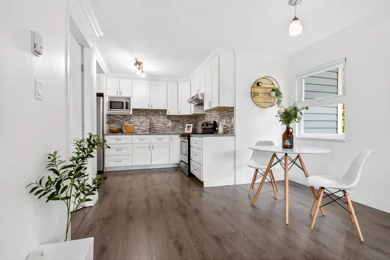 105 1122 KING ALBERT AVENUE - photo 3 of 35