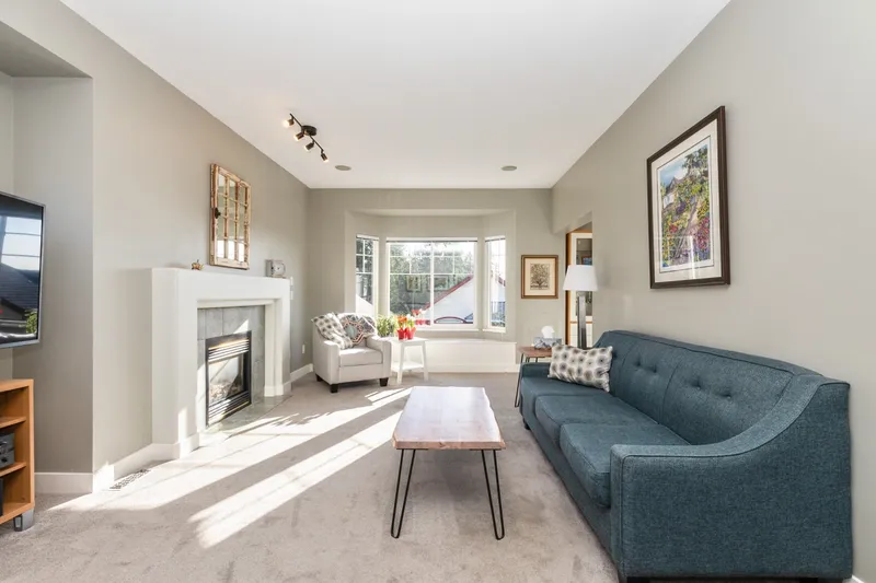 127 EVERGREEN CRESCENT - photo 4 of 25