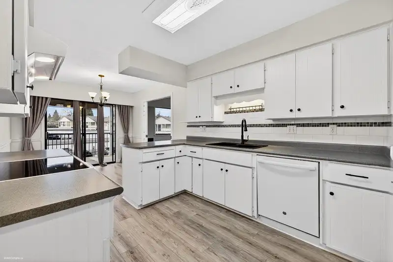61 32959 GEORGE FERGUSON WAY - photo 2 of 34