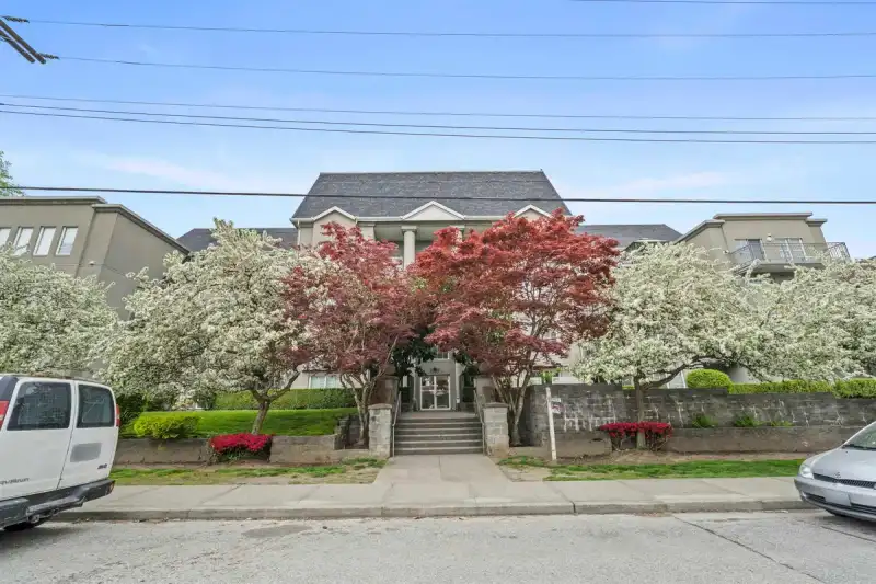 301 1669 GRANT AVENUE - photo 1 of 24