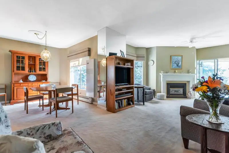 712 1442 FOSTER STREET - photo 2 of 30