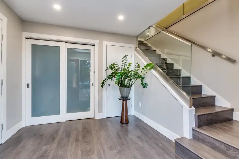 512 W 29TH STREET - photo 2 of 36