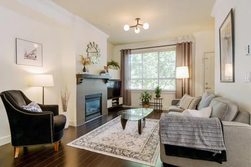 7 19560 68 AVENUE - photo 4 of 29