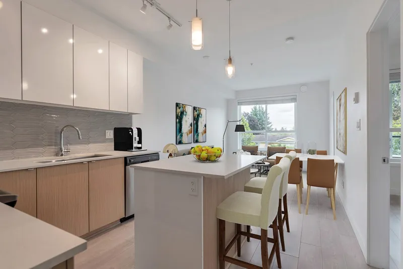 204 19567 64 AVENUE - photo 1 of 25