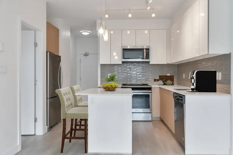 204 19567 64 AVENUE - photo 4 of 25