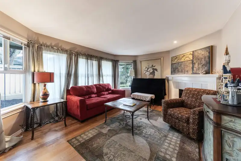 30 15860 82 AVENUE - photo 3 of 29