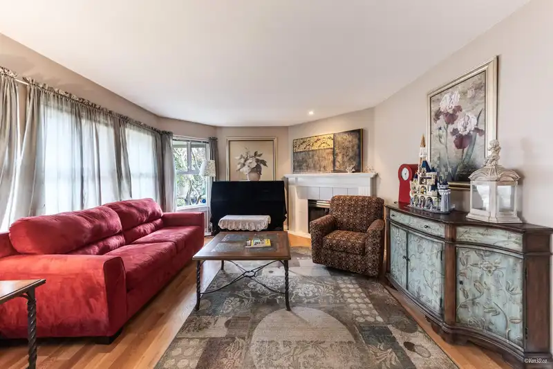 30 15860 82 AVENUE - photo 4 of 29