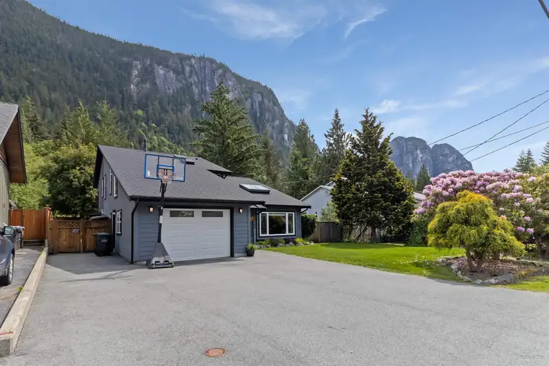 38582 WESTWAY AVENUE - photo 1 of 40