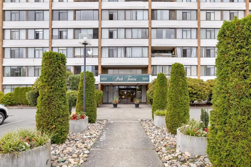 1010 6651 MINORU BOULEVARD - photo 2 of 17