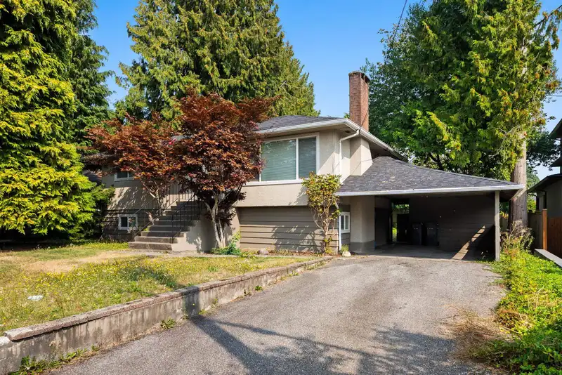 695 NEWPORT STREET - photo 2 of 39