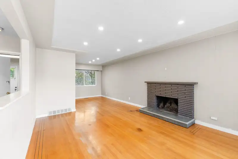 695 NEWPORT STREET - photo 3 of 39
