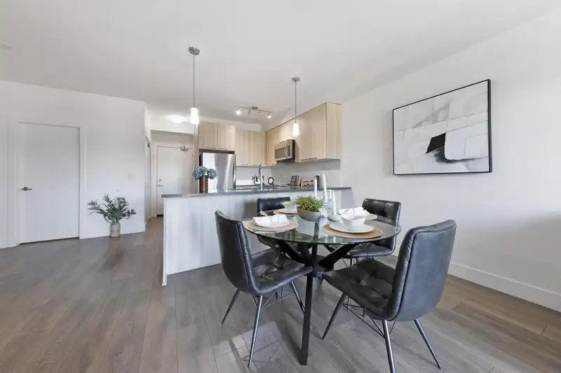 204 15628 104 AVENUE - photo 1 of 15