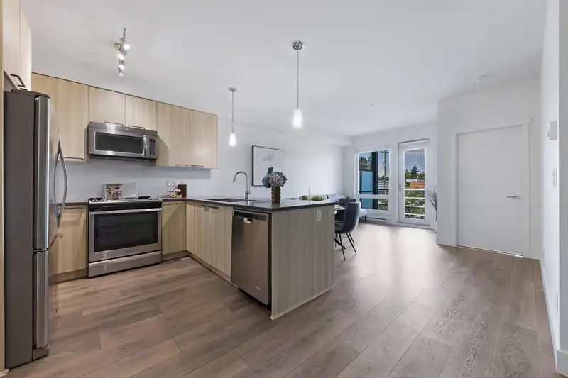 204 15628 104 AVENUE - photo 2 of 15