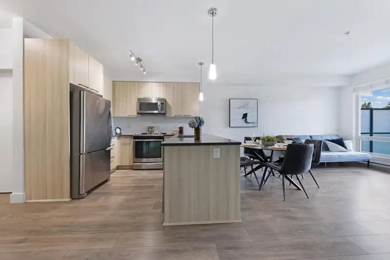 204 15628 104 AVENUE - photo 3 of 15