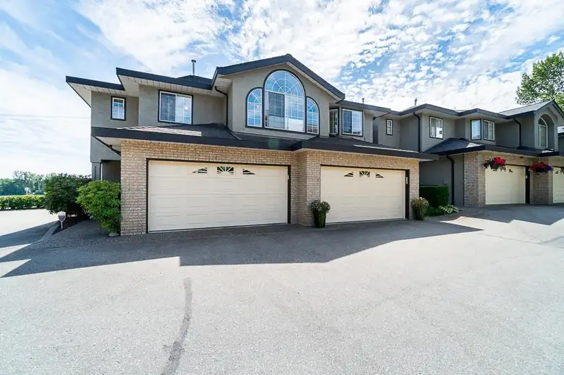 30 22488 116 AVENUE - photo 1 of 35