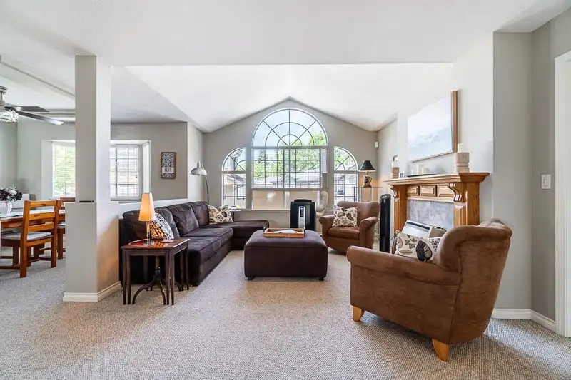 30 22488 116 AVENUE - photo 4 of 35