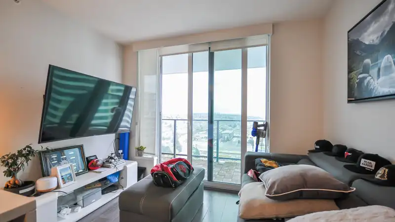 2806 8189 CAMBIE STREET - photo 4 of 22
