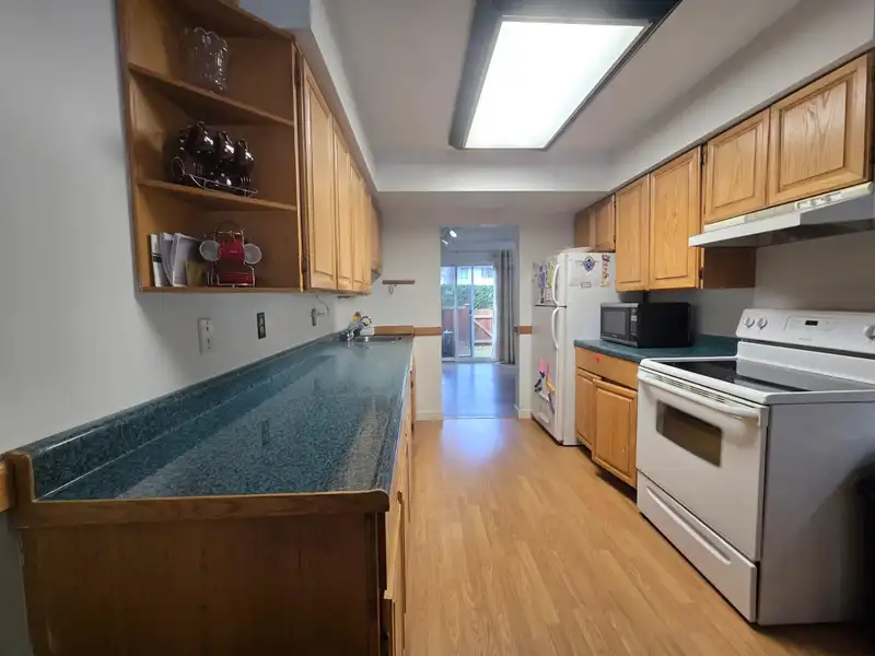 111 13880 74 AVENUE - photo 4 of 40