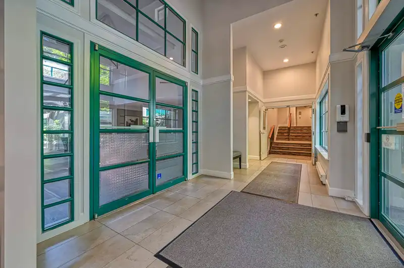 202 3788 W 8TH AVENUE - photo 4 of 32