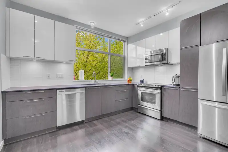8 8473 163 STREET - photo 2 of 21