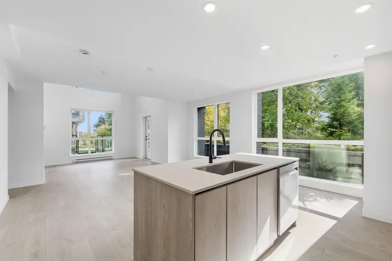 512 19577 65B AVENUE - photo 2 of 25