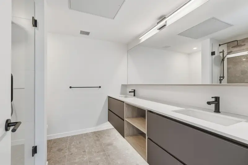 512 19577 65B AVENUE - photo 4 of 25