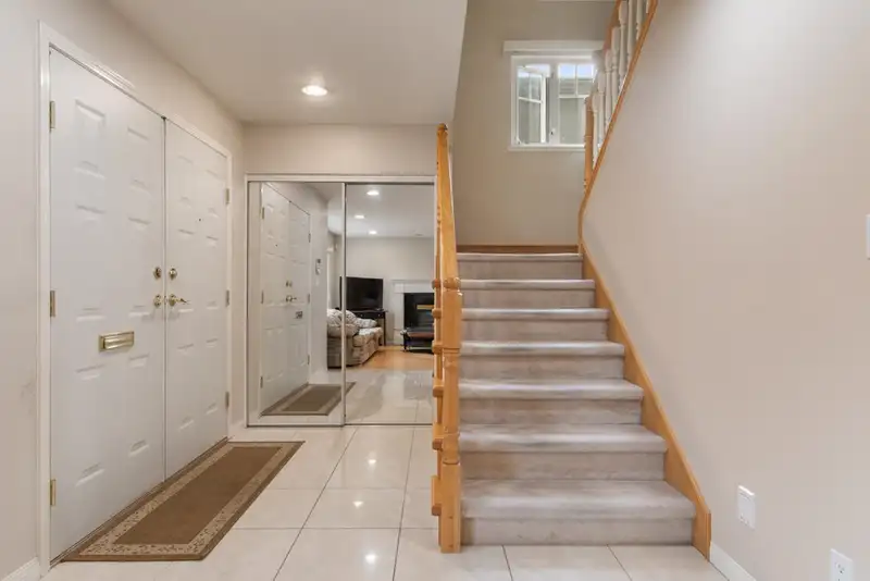 2078 WAVERLEY AVENUE - photo 2 of 36