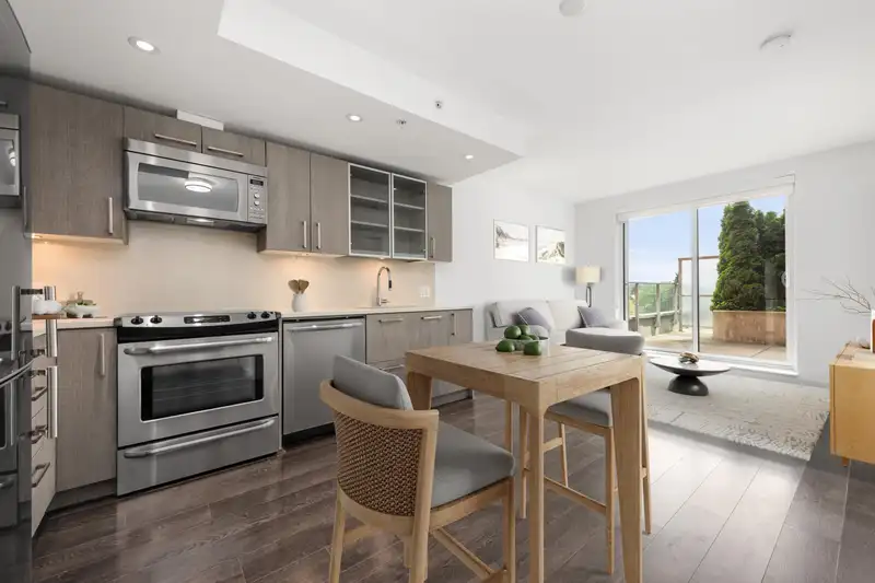 263 955 E HASTINGS STREET - photo 2 of 37