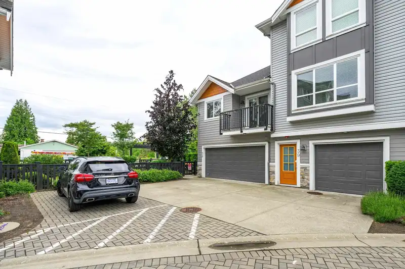38 20856 76 AVENUE - photo 3 of 37