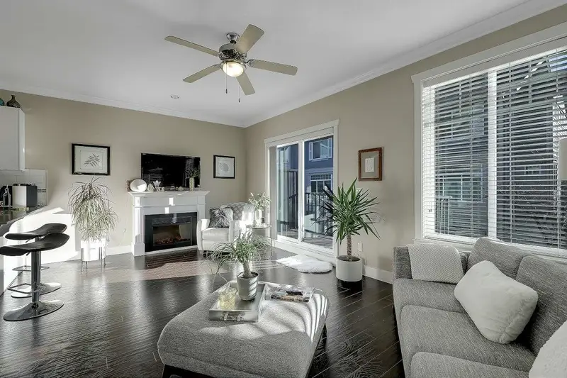 73 15399 GUILDFORD DRIVE - photo 2 of 25