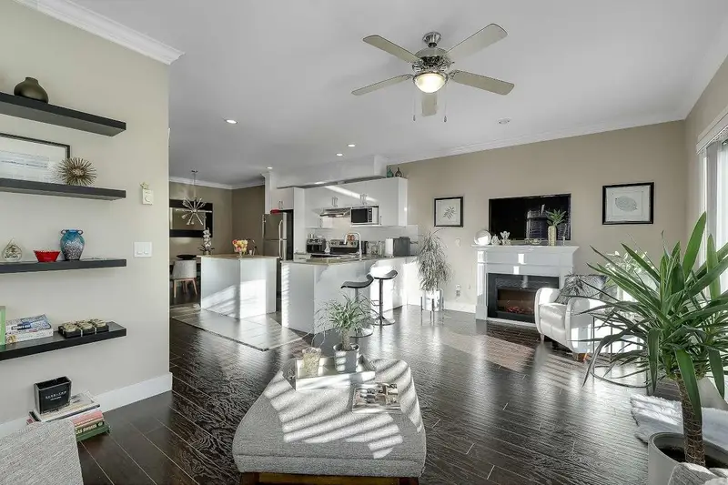 73 15399 GUILDFORD DRIVE - photo 4 of 25