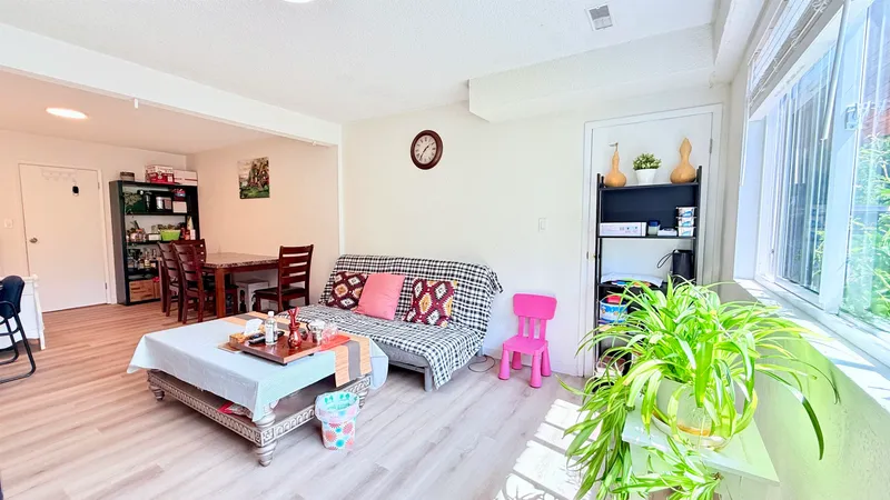 20763 39A AVENUE - photo 4 of 25