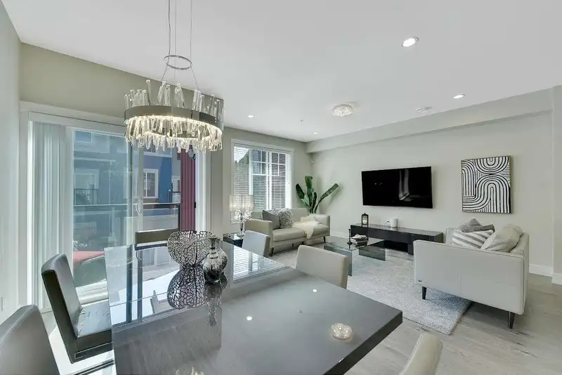 147 20498 82 AVENUE - photo 1 of 40