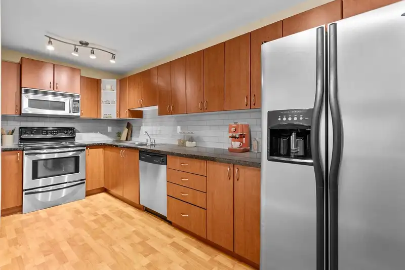 103 3063 IMMEL STREET - photo 4 of 40