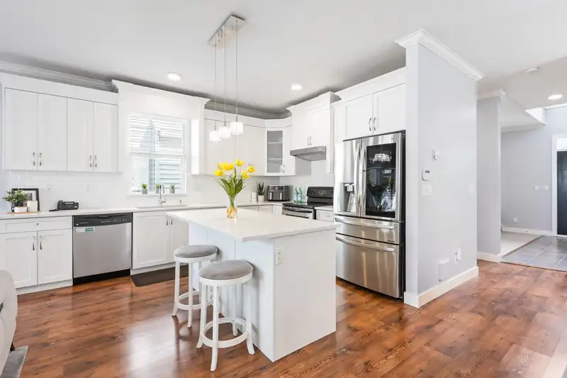 19409 67A AVENUE - photo 2 of 40
