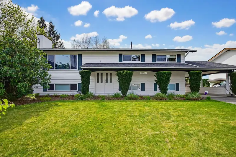 33394 HEATHER AVENUE - photo 1 of 39