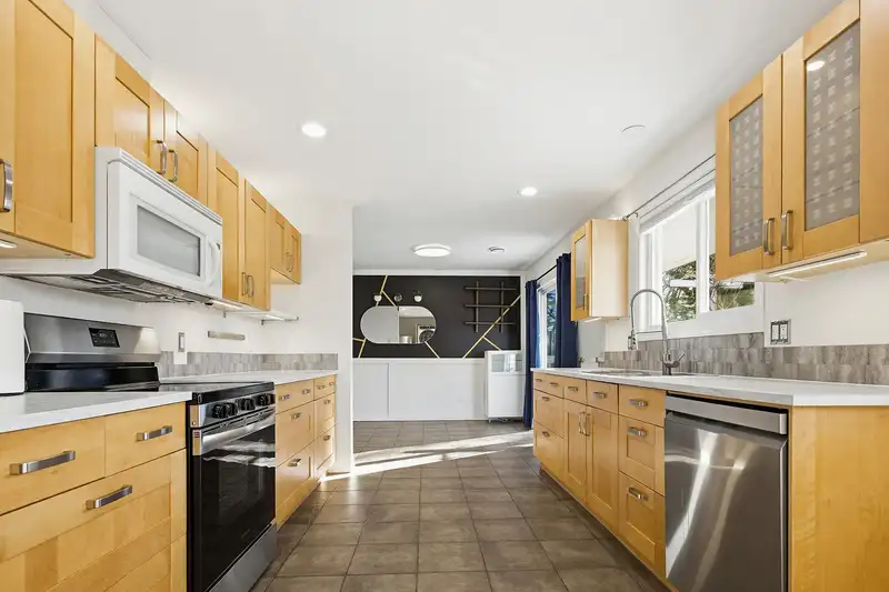 33394 HEATHER AVENUE - photo 3 of 39