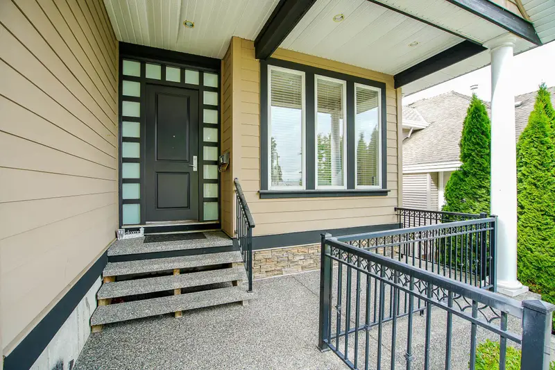 15075 70A AVENUE - photo 2 of 25