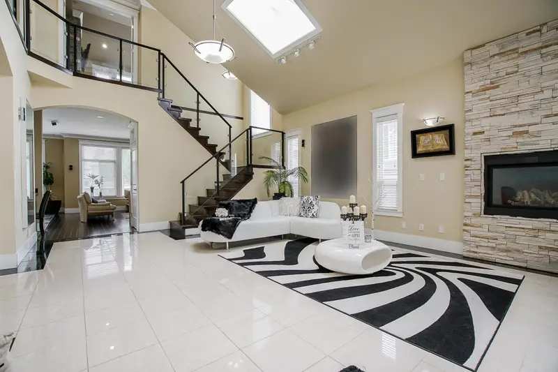 15075 70A AVENUE - photo 3 of 25