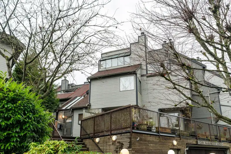13 2151 BANBURY ROAD - photo 3 of 40