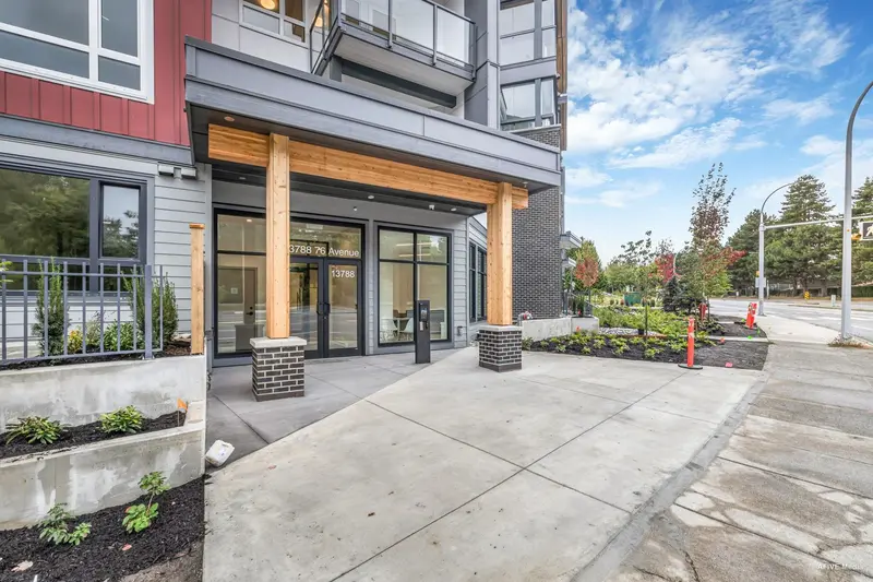 122 13788 76 AVENUE - photo 2 of 25