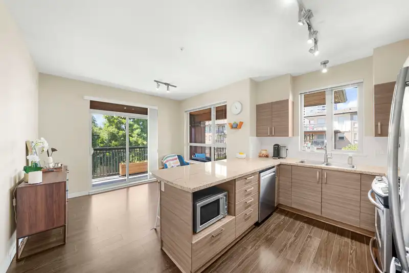 310 1153 KENSAL PLACE - photo 3 of 34