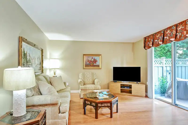 136 16275 15 AVENUE - photo 4 of 36