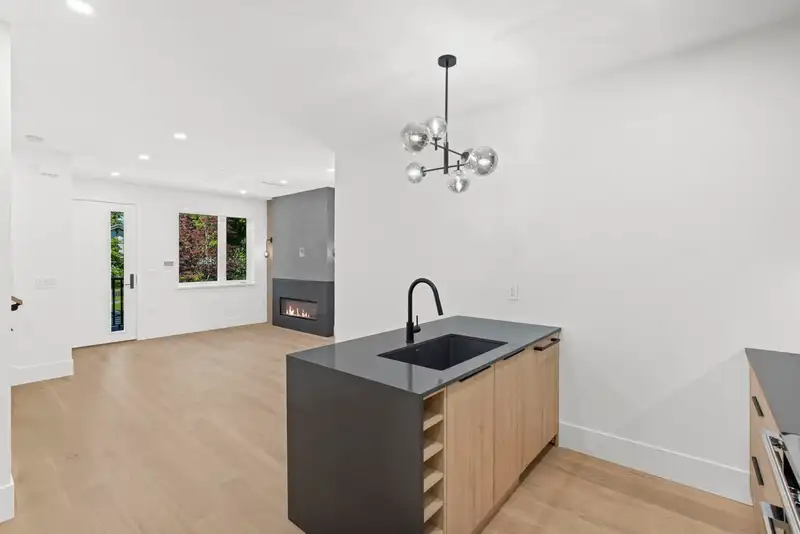 2340 E 4TH AVENUE - photo 2 of 21