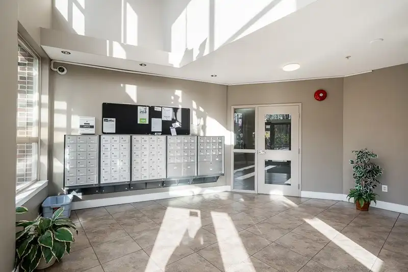 215 2628 MAPLE STREET - photo 4 of 34