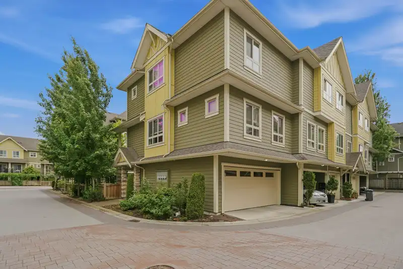 20 843 EWEN AVENUE - photo 1 of 33