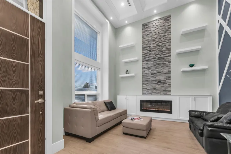 9075 STEVESTON HIGHWAY - photo 2 of 25