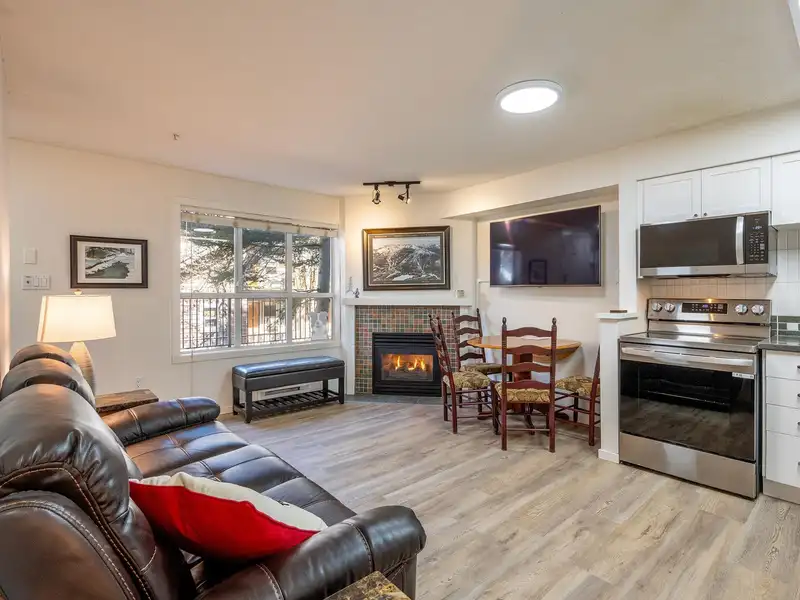 3 4388 NORTHLANDS BOULEVARD - photo 2 of 16