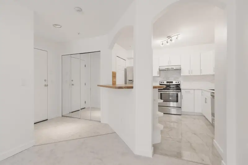 204 1550 FELL AVENUE - photo 4 of 22