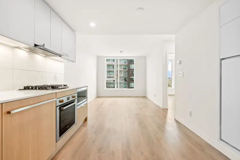 2206 318 ALDERSON AVENUE - photo 4 of 32